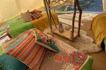 Camping pour 4 Personnes dans Thiel-sur-Acolin, Allier, Photo 1