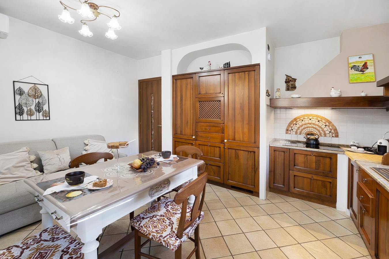 Ganze Wohnung, Ferienwohnung 'La Dimora Nel Roero mit Patio' mit privater Terrasse, Wlan & Klimaanlage in Montà, Cuneo Provinz