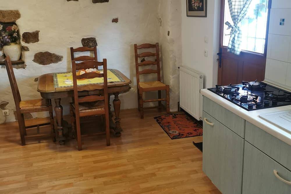Appartement entier, Gîte la Charmaie : place au calme et à la détente in Husseren-Wesserling, Parc naturel régional des Ballons des Vosges