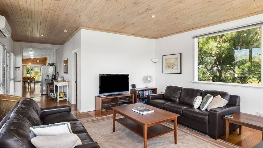 Holiday home for 9 people, with balcony and garden in Lorne