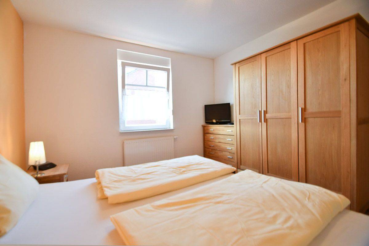 Ganze Wohnung, Komfortable Ferienwohnung mit Balkon und moderner Ausstattung in Norddeich in Strand Norddeich, Norddeich