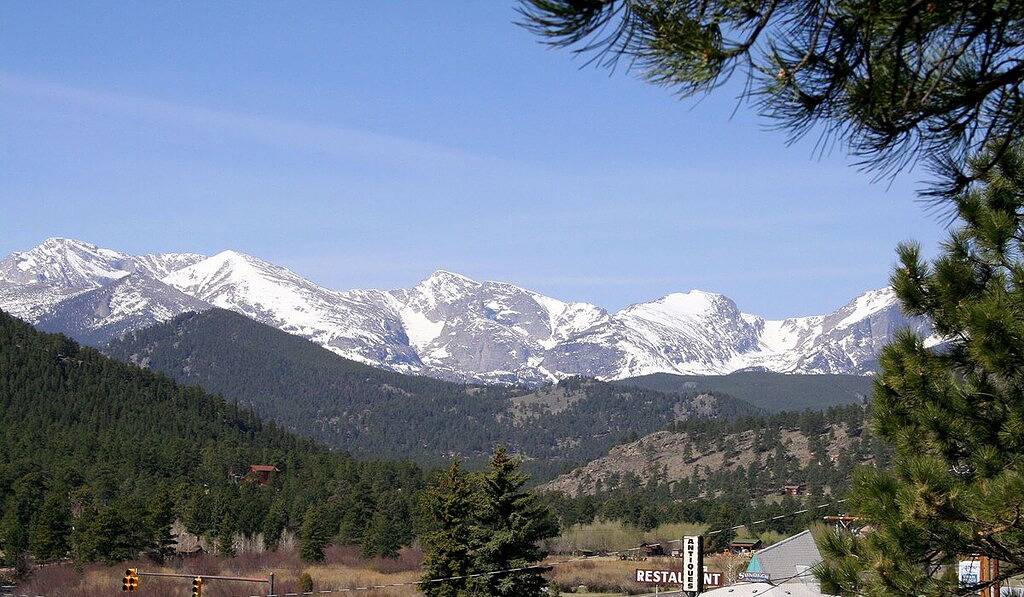 Enjoy a cozy getaway in this suite-style attached cabin in Estes Park, Larimer County