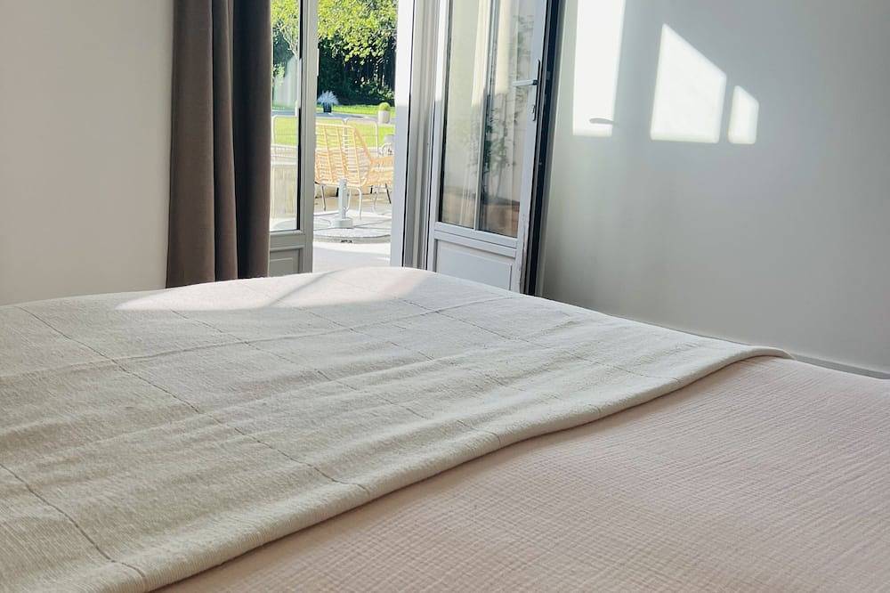 La Rochelle- Maison de Maître 250 m2 Dans Parc, Grande Piscine, 4 Suites in La Rochelle, La Rochelle region
