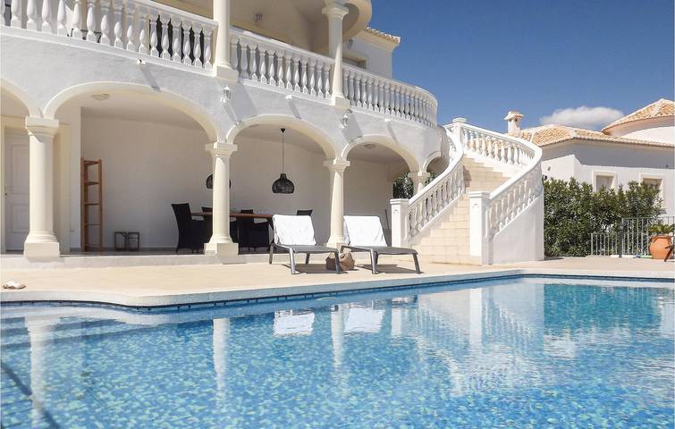 Apartamento para 4 personas, con Terraza y Piscina en Orba