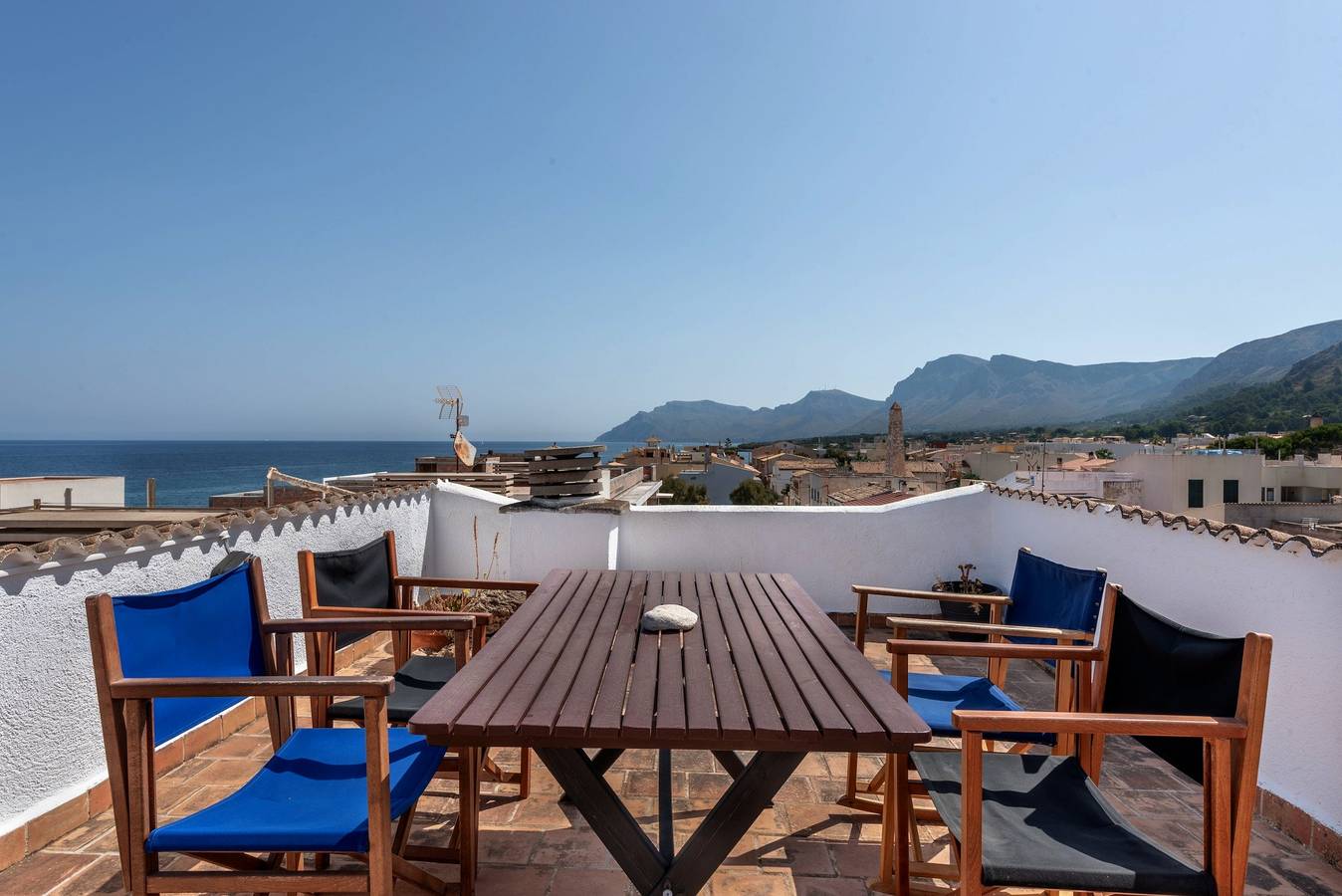 Ganze Wohnung, Ferienwohnung 'Miramar' mit Meer- und Bergblick, privater Terrasse und Wi-Fi in Colònia de Sant Pere, Artà