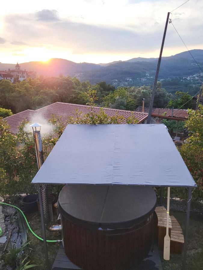Location de vacances pour 8 personnes, avec piscine ainsi que jardin et vue, animaux acceptés à Terras de Bouro - 4
