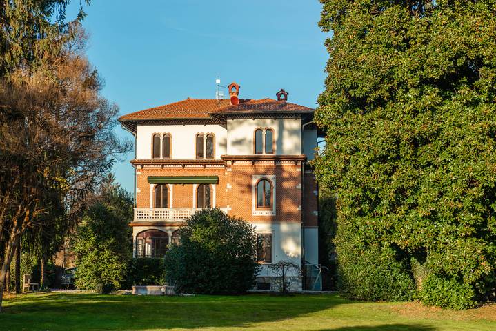 Villa Evelina in Monate, Travedona Monate