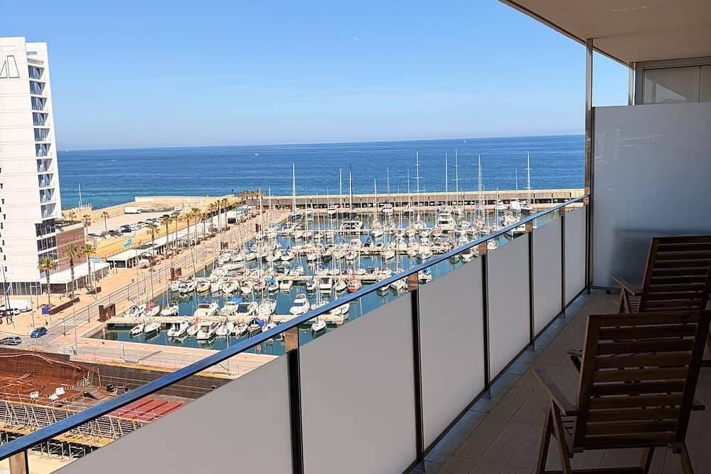 Geheel appartement, Badalona: Furnished apartment 2 bedrooms and pool, near the sea and views. in Badalona, Barcelonès