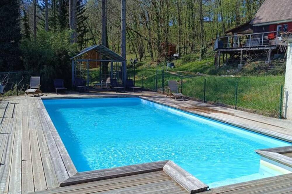 Chalet rustique au cœur du Périgord Noir avec terrasse et confort inclus in Saint-Pompont, Périgord Noir