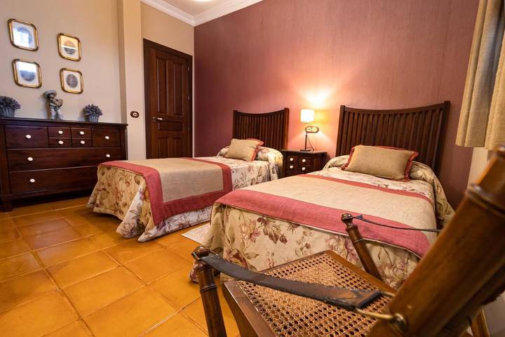 Casa rural para 14 personas, con jacuzzi y terraza además de jardín y piscina en Campiña Sur Cordobesa - 4