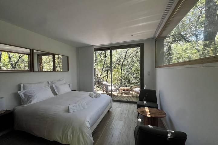Gîte pour 2 personnes, avec jardin et piscine