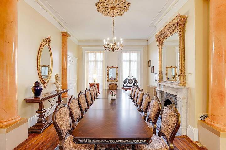 Vacation rental for 20 people, with hot tub and balcony in Baltimore