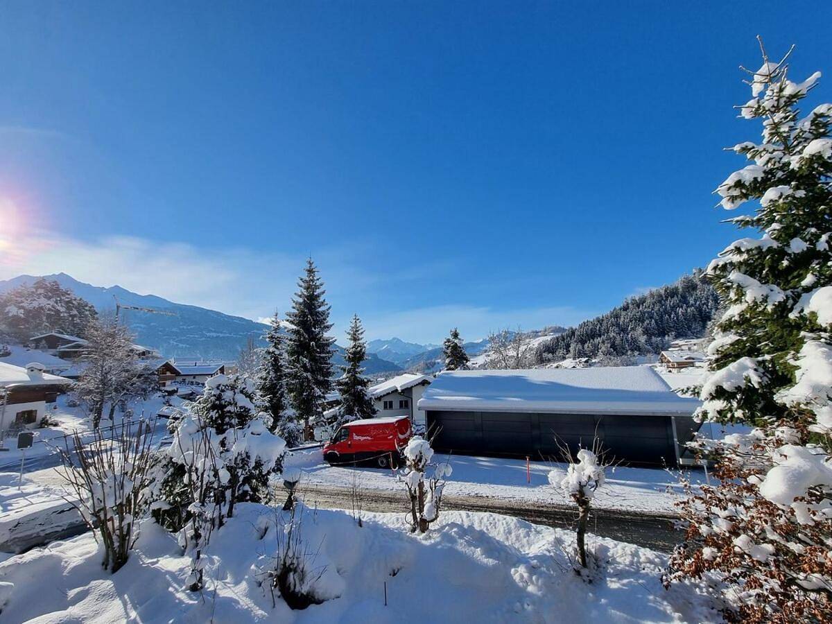 Ganze Wohnung, Half chalet with garden & balcony - 2' to Ski bus in Laax Dorf, Laax