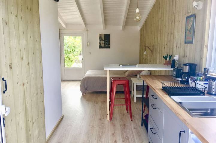 Gîte pour 2 personnes, avec jardin dans Rogil - 4