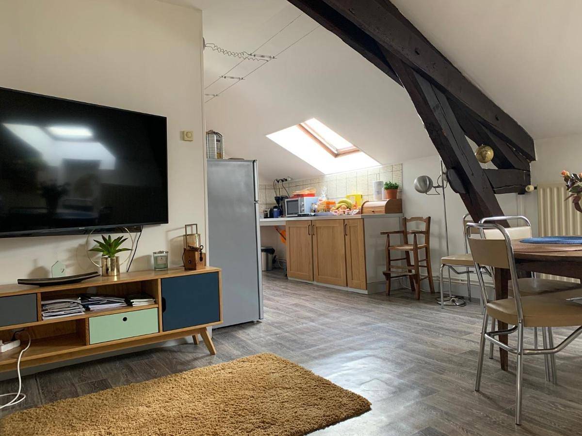 Appartement entier, Two-Bedroom Apartment in Saint-Léonard-de-Noblat, Région de Limoges
