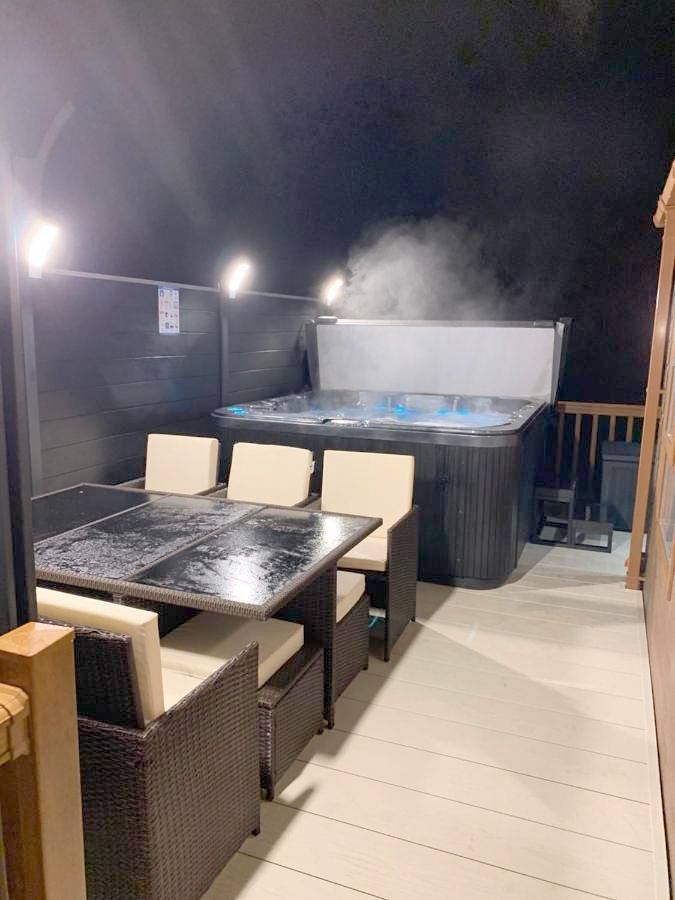 Cottage for 9 people, with Balcony and Hot tub as well as Terrace and Garden in Northumberland