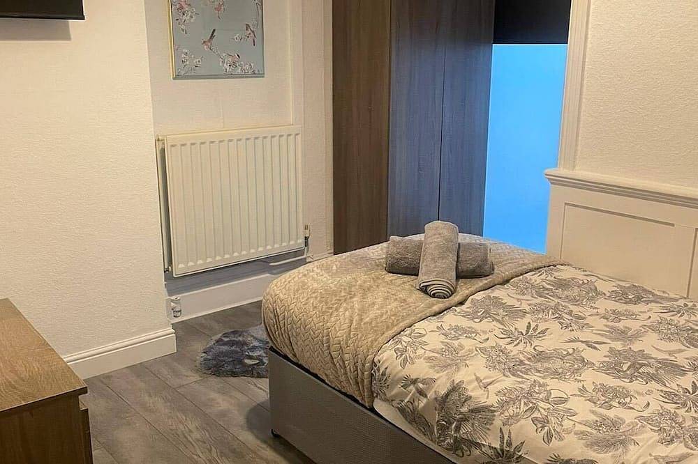 Abington Park 5 Bedrooms with en-suite in Northampton, Northamptonshire