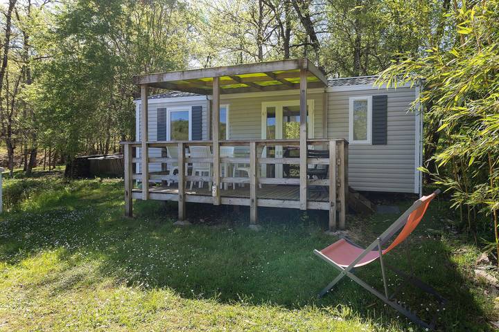 Mobil home pour 6 personnes, avec bassin pour enfant et jardin, animaux acceptés à Bouzic