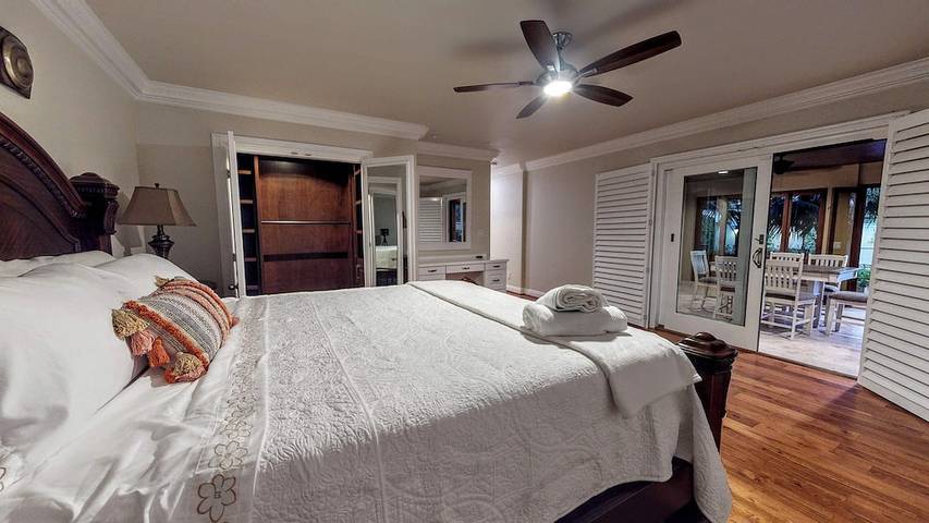 Vacation rental for 16 people, with hot tub and terrace in Long Beach (CA)