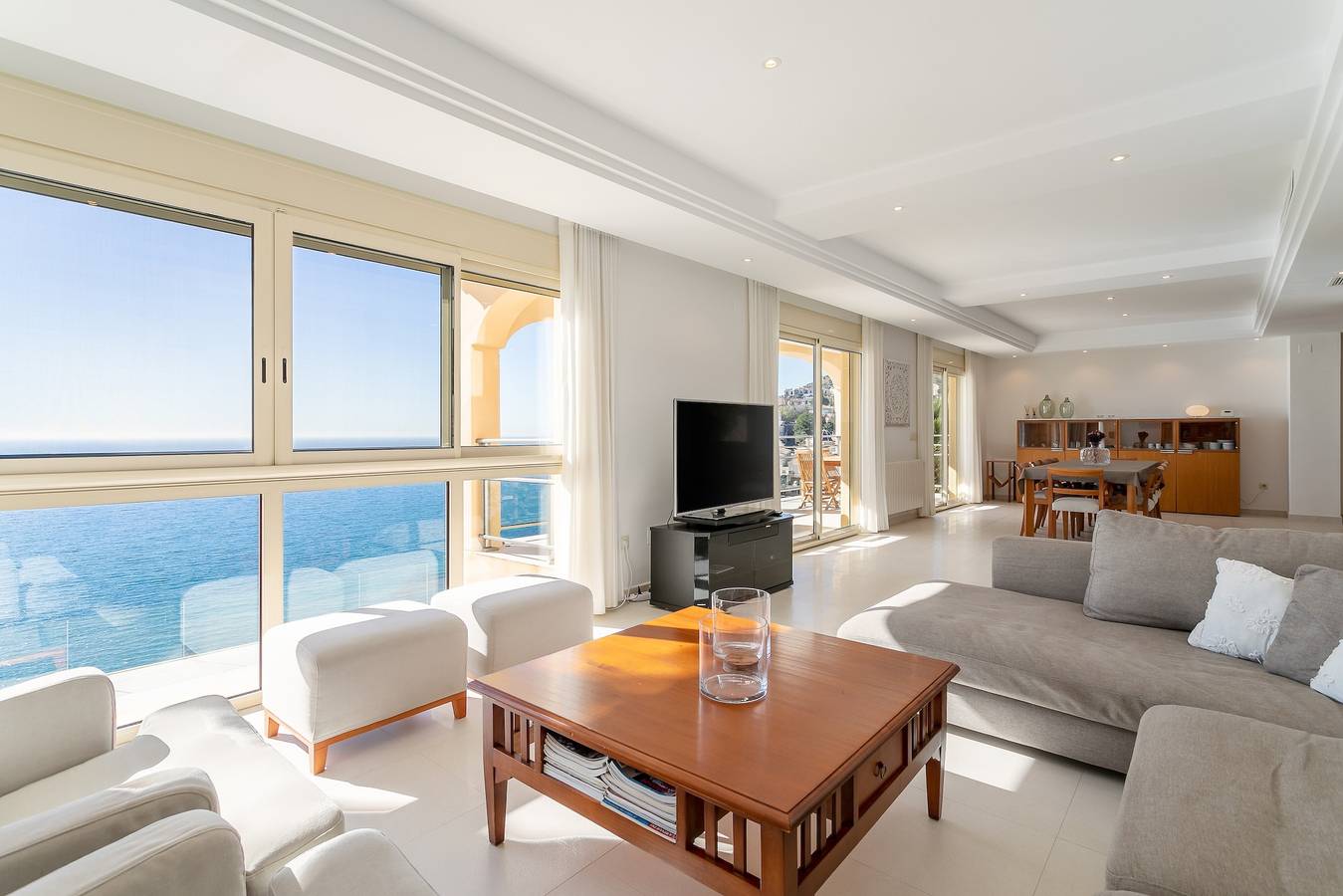 Villa Mina di prima linea con vista spettacolare, piscina e Wi-Fi in La Merced, El Campello