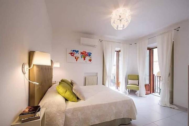 Appartement entier, Modern Apartment close to the Beach - Corso 4 by Amalfivacation.It in Minori, Sorrento Coast