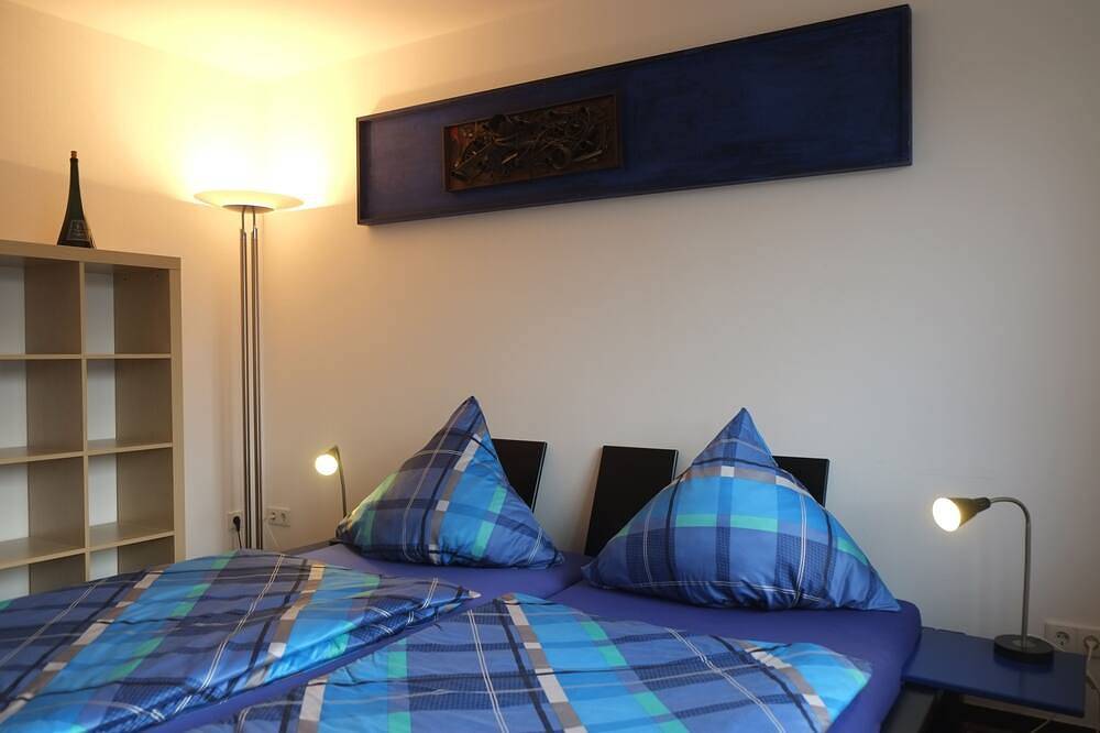 Ganze Wohnung, Nice, centrally located apartments in Cologne, tram stop in front of the door. in Rodenkirchen, Köln