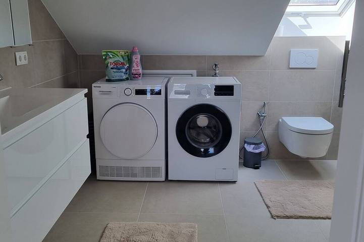 Ganze Wohnung, 90 qm Fewo für 2 Gäste im neu ausgebautem Dg mit seperatem Eingang in Klausdorf (Kiel), Schwentinental