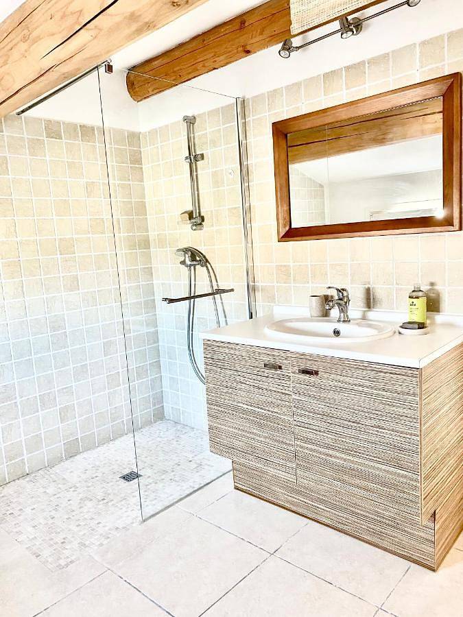 Chambre d’hôte pour 4 personnes, avec vue ainsi que jardin et piscine à Gémenos - 3