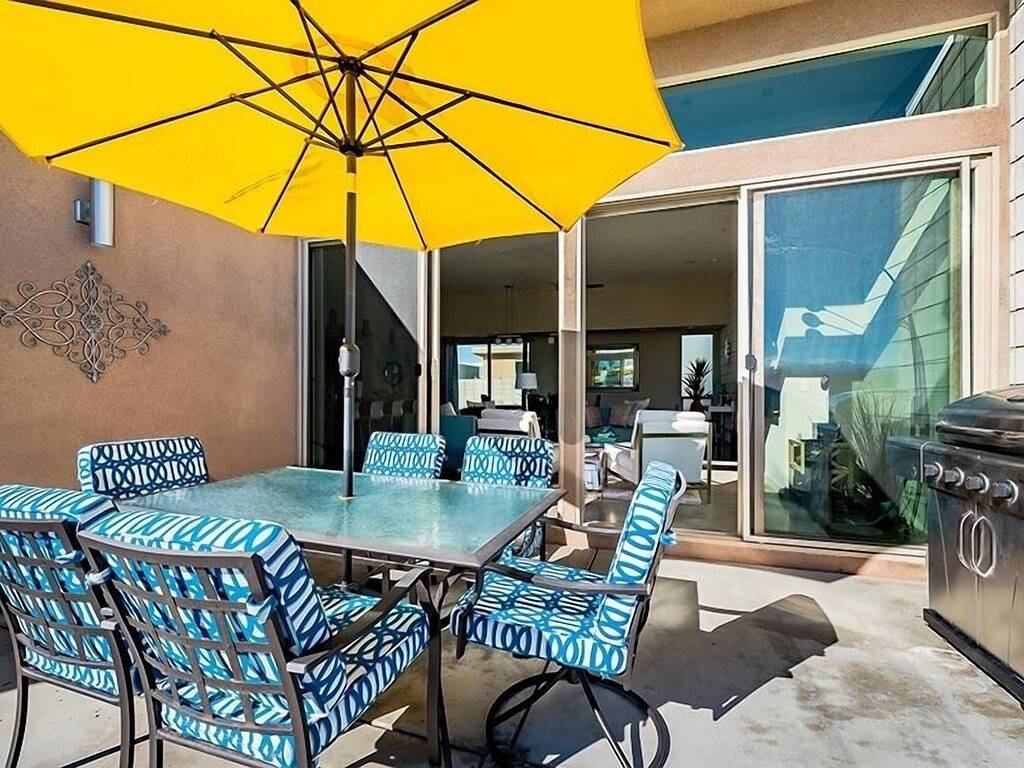 Neu, geräumig und elegant mit modernem Komfort und Blick auf die Berge! in Palm Springs, Coachella Valley