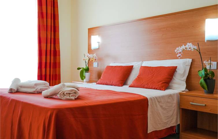 Appartement de vacances entier, Appartement avec vue sur la mer, climatisation, piscine, cuisine, Internet et parking in Roseto degli Abruzzi, Côte Adriatique Abruzzes