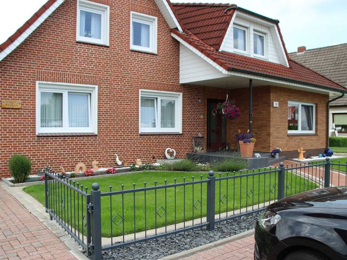 Ferienwohnung für 5 Personen, mit Terrasse und Garten sowie Pool