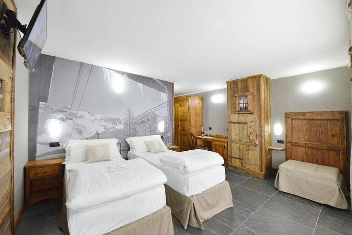 Chambre d’hôte pour 2 personnes, avec balcon ainsi que jardin et vue à Breuil-Cervinia - 2