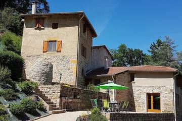 Gîte pour 9 personnes à Montrottier