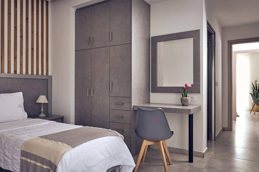 Dareia-First Floor 2 bedroom Suite with Private Pool in Planos, Zakynthos