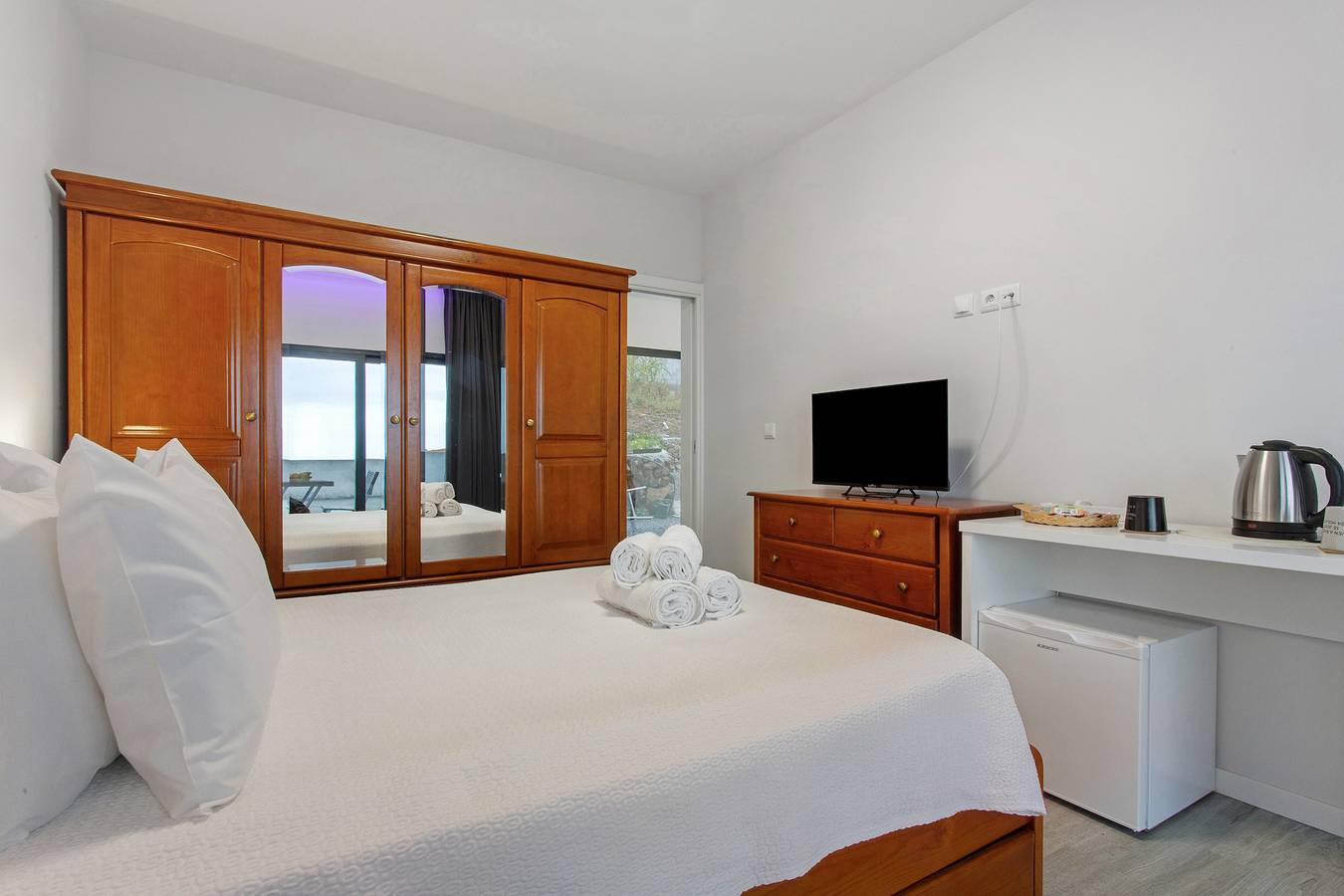Zimmer 'Mariana' mit Meerblick, Gemeinschaftsterrasse und Wi-Fi in Caniço, Madeira