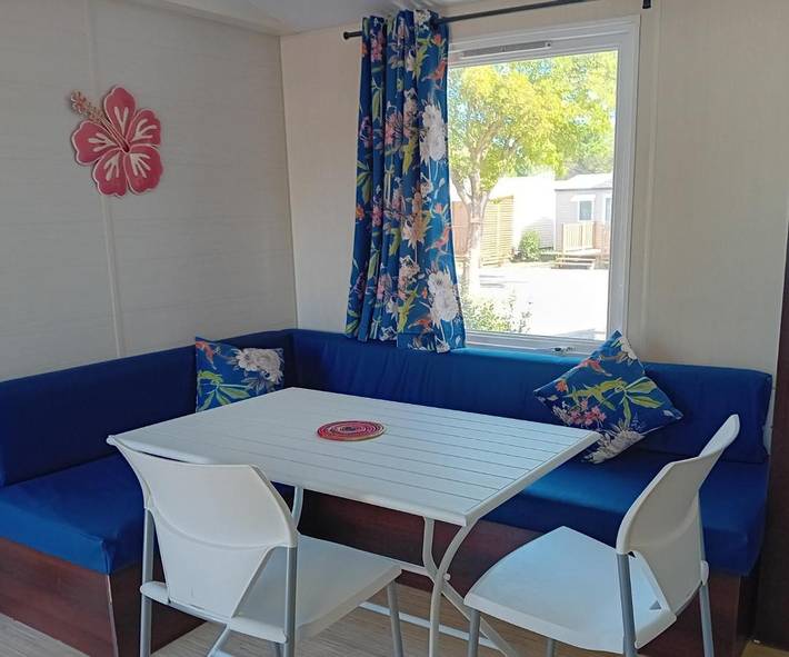 Camping pour 6 personnes, avec terrasse ainsi que jardin et piscine, animaux acceptés à Sigean - 3