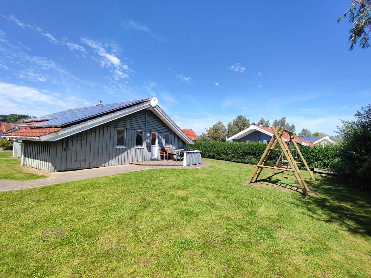6 Personen Ferienhaus mit Sauna, Whirlpool, Kaminofen und Kanu in 2. Rheie zum See in Otterndorf in Otterndorf, Cuxland