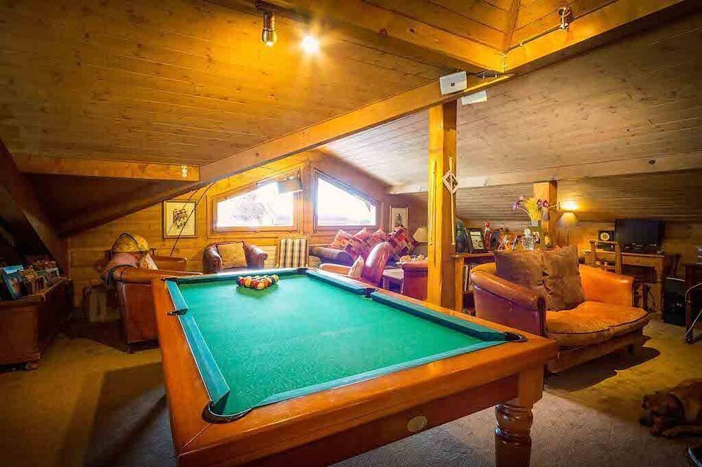 Au Coin du Feu (17 chambres) réservé par la chambre (tarifs sont par personne) in Morzine, Les Portes du Soleil