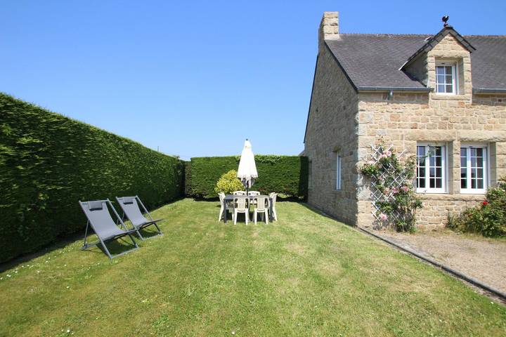 Gîte pour 9 personnes, avec jardin à Réville - 4