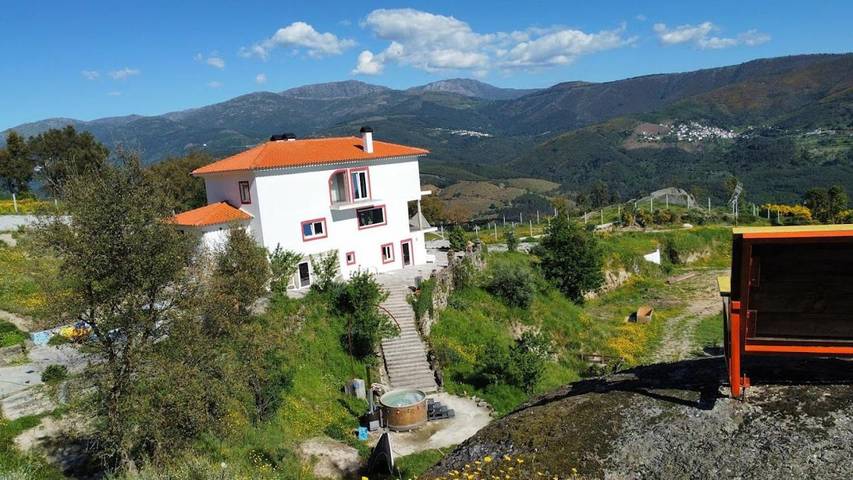Lodge para 2 pessoas, com Jacuzzi e Terraço e ainda Jardim and Piscina na Serra da Estrela