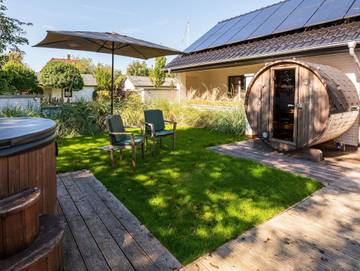Ferienhaus für 11 Personen, mit Ausblick und Garten sowie Sauna, kinderfreundlich in Nordstrand