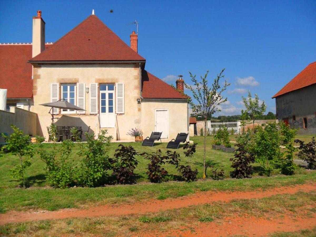 Holiday Home (6 Adults) in Châtel-de-Neuvre, Allier
