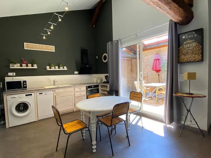 Location de vacances pour 4 personnes, avec jardin ainsi que vue et piscine à Beaucaire - 2