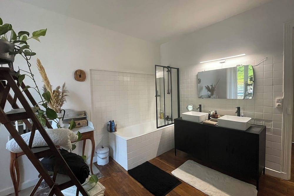 Chambre paisible face aux thermes-ch1 in Contrexéville, Neufchâteau