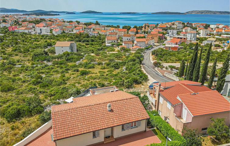 Ferienhaus für 8 Personen, mit Pool und Terrasse in Grad Šibenik - 2