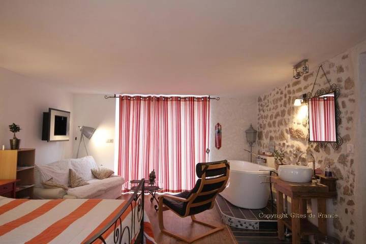 Chambre d’hôte pour 2 personnes, avec jardin et jacuzzi dans Nièvre - 4