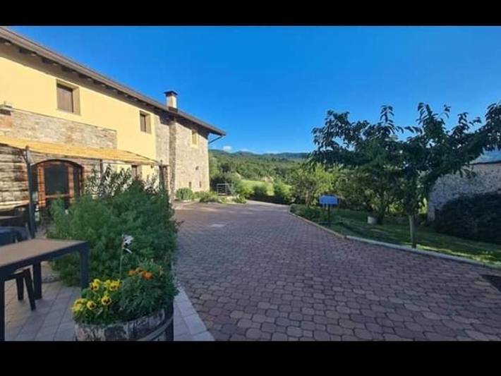 Gîte pour 3 personnes, avec terrasse et piscine ainsi que jacuzzi et jardin à Bettola - 2