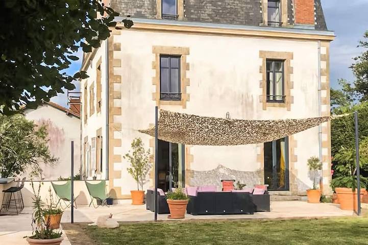 Location de vacances pour 12 personnes, avec jardin et terrasse, animaux acceptés à Flavignac