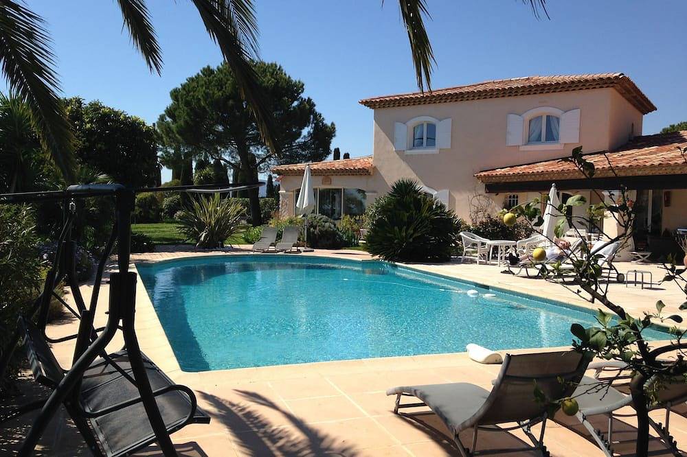 Entire apartment, Appartment of charm in a villa of standing with swimming pool in Grasse, Cannes region
