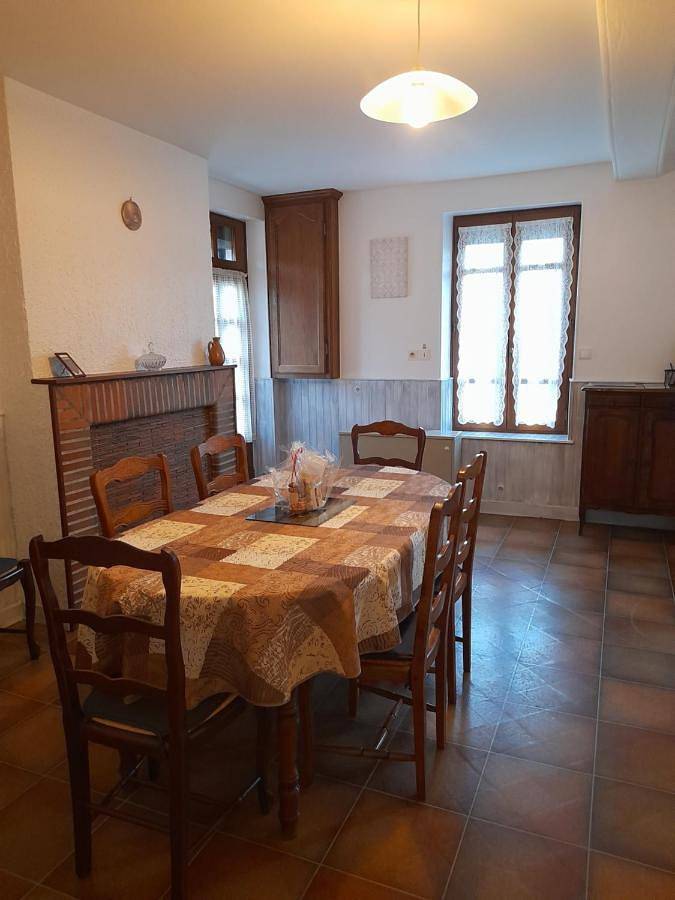 Three-Bedroom House in Thiel-sur-Acolin, Allier